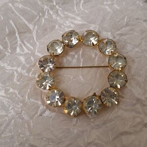 Vintage Gold Tone Clear Rhinestone Circle Brooch Pin Stop Unsigned